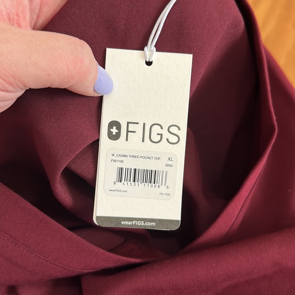 FIGS 3 pocket top maroon - Picture 2 of 2